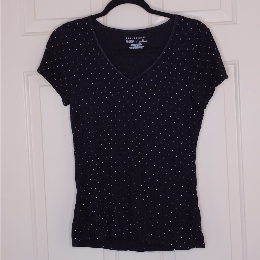 v neck polka dot tee